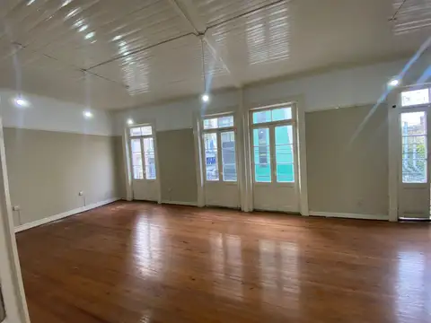 AV MITRE 600, Piso 1