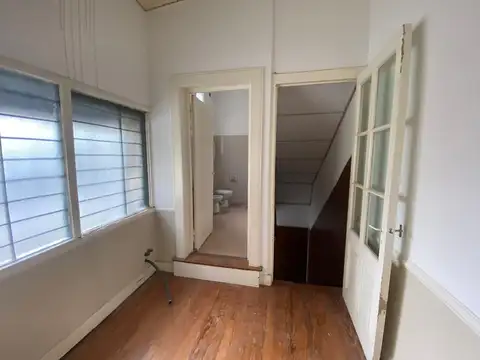 AV MITRE 600, Piso 1