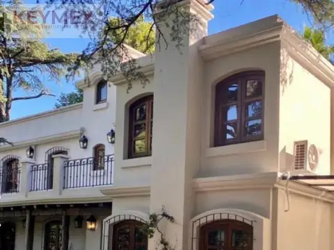Venta casa 6 ambientes barrio El Barranco Parrilla Master suite Jardín