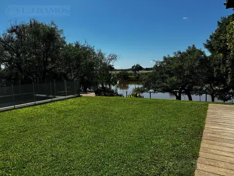 Casa en venta al rio con amarra propia, Barrio Santa Catalina, Villanueva