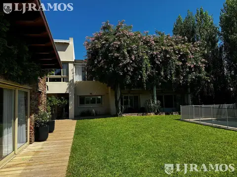 Casa 7 ambientes con 4 baños