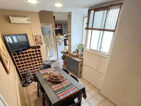 Departamento frente de 7 ambientes con dependencia y balcon