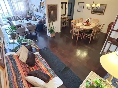 Departamento frente de 7 ambientes con dependencia y balcon