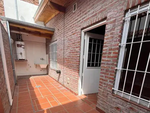 Departamento tipo casa en alquiler en Carapachay