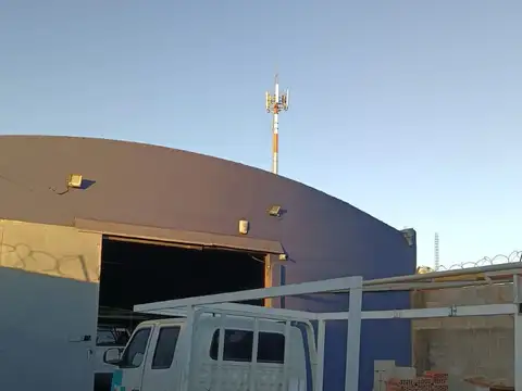 ALQUILER GALPON REFACCIONADO A 100 MTS DE AV COLON