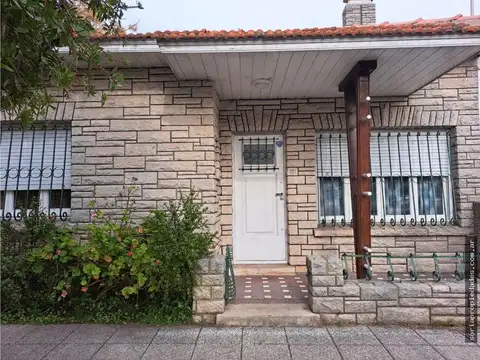CHALET EN EL CORAZON DE PARQUE LURO -  4 AMB.  - FALKNER 4100