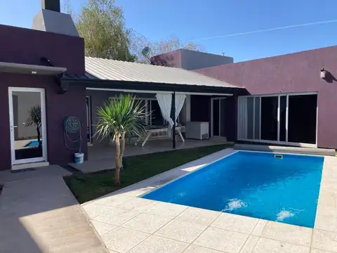 Casa con Piscina, Locales Comerciales y Departamentos 