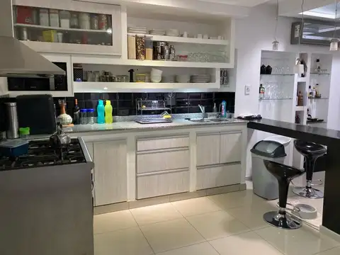 Casa 3 ambientes con 2 baños