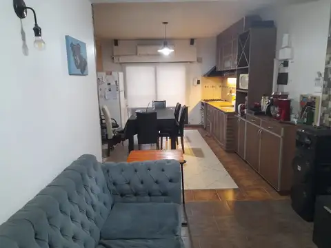 Local Comercial en Planta Baja con Departamento en Planta Alta Lote Propio