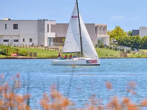 Lote en venta en Puertos Barrio Orillas con vista laguna