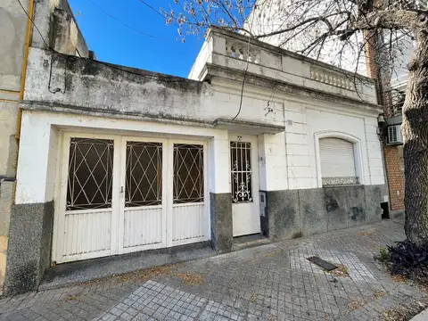 Venta Casa Rosario 4 habitaciones Patio Terraza - Av Alberdi Iglesia Perpetuo Socorro- Apta Credito
