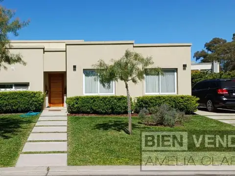 VENTA CASA CON PILETA — BARRIO PRIVADO SANTA ELENA