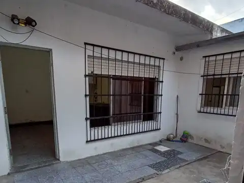 DEPARTAMENTO DE PASILLO CON PATIO
