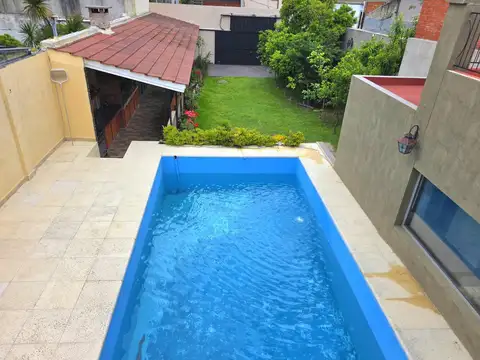 Moreto 327: IMPECABLE y GRAN casa de 6amb.   garage 3 autos   quincho   jardín   pileta   terraza