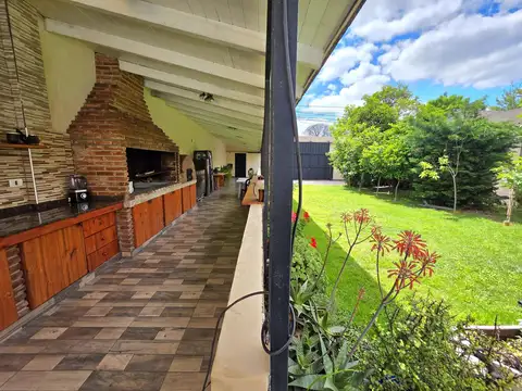 Casa 6 ambientes con 3 baños