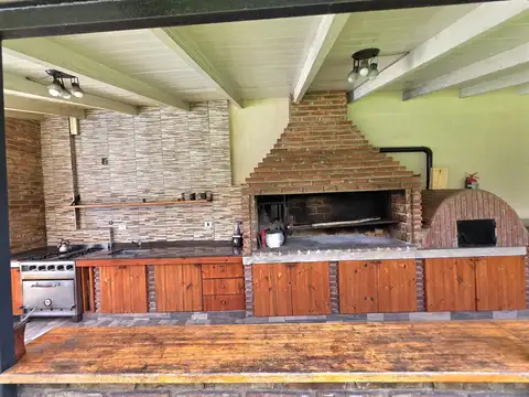 Casa en Venta con 3 cocheras
