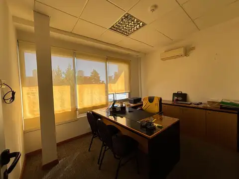 Edificio de oficinas ideal Instituciones. En Pichincha