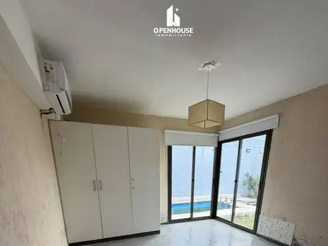 Casa en Alquiler con 2 cocheras