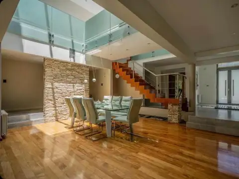 Casa 6 ambientes con 4 baños