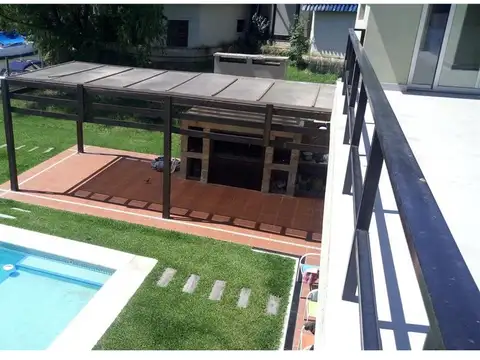 Casa en Venta con 4 cocheras