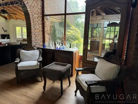 Casa 9 ambientes con 3 baños