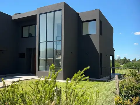 VENTA CASA A ESTRENAR HARAS SANTA MARIA FINANCIADA