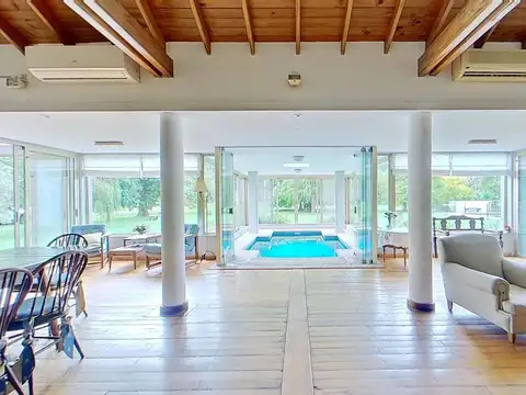 Casa en Venta con 3 cocheras