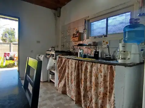 VENTA CASA A METROS DEL RIO - COCHERA EN G. BAIGORRIA