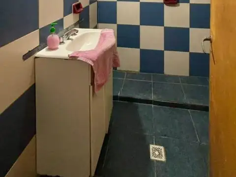VENTA CASA A METROS DEL RIO - COCHERA EN G. BAIGORRIA