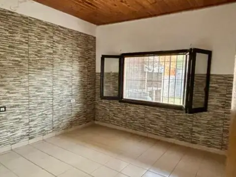 Casa 3 ambientes con 1 baño