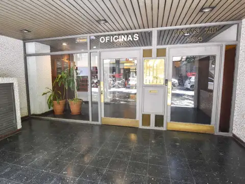 ALQUILER OFICINA AL FRENTE CON COCHERA CENTRO