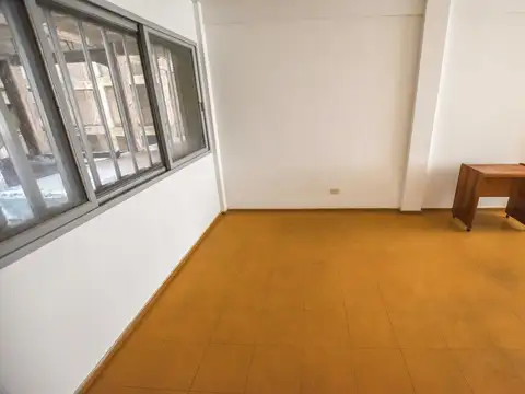 Oficina en Alquiler con 1 cochera