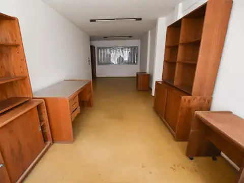 ALQUILER OFICINA AL FRENTE CON COCHERA CENTRO