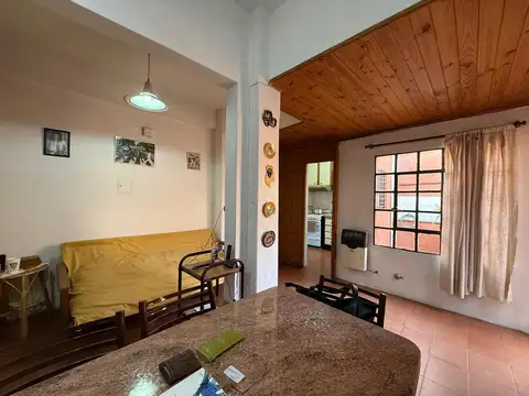 VENTA: Departamento de pasillo de un dormitorio y patio en Barrio Islas Malvinas, Rosario