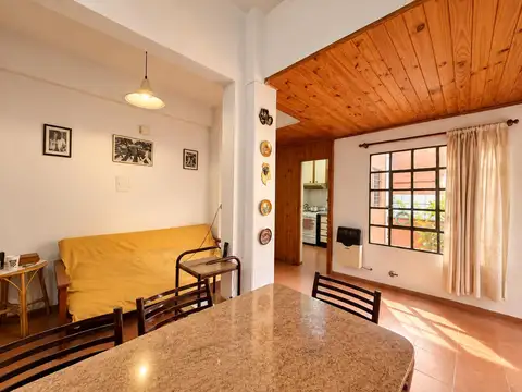 VENTA: Departamento de pasillo de un dormitorio y patio en Barrio Islas Malvinas, Rosario