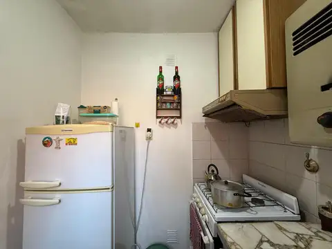 Venta - Departamento de pasillo de un dormitorio y patio en Barrio Islas Malvinas, Rosario