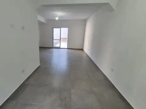Salto 200, Piso PB