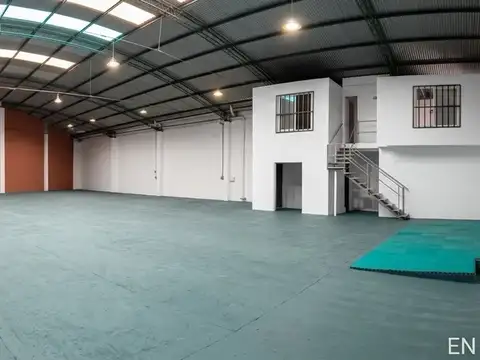 Venta de depósito 600m2 en esquina estratégica, excelente acceso logístico en boulogne, san isidro,