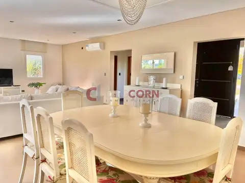 Casa 7 ambientes con 5 baños