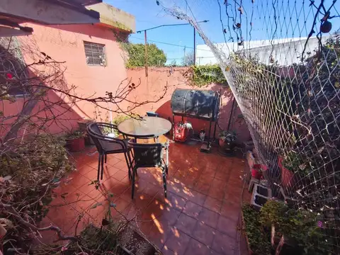 Venta Casa 2 Plantas 4 amb Jardín Piscina Tesei