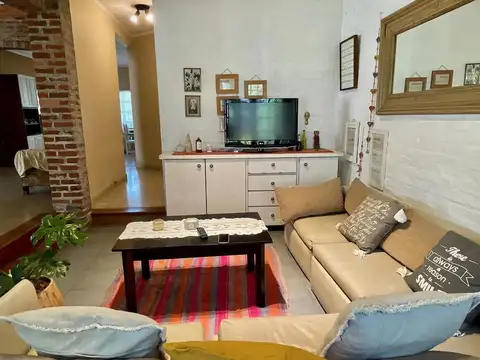 Casa 5 ambientes con 2 baños