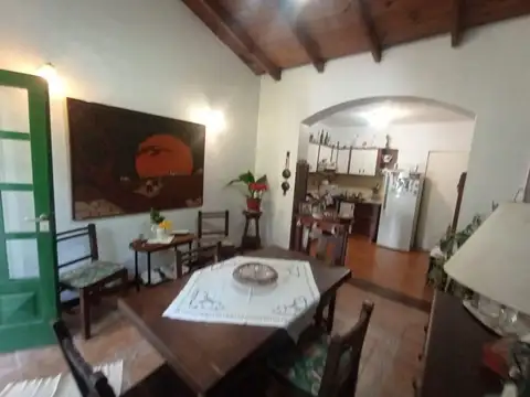 Casa 6 ambientes con 2 baños