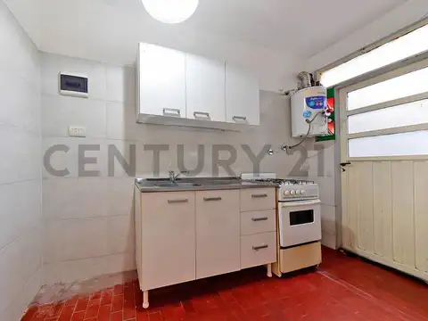 VENTA PH 2 AMBIENTES CON PATIO EN VILLA SARMIENTO APTO CRÉDITO