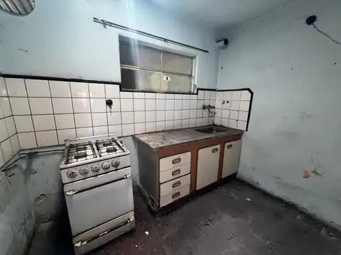 VENTA CASA A REFACCIONAR SAN MARTIN. PERMUTA