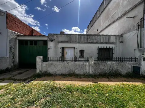 VENTA CASA A REFACCIONAR SAN MARTIN. PERMUTA