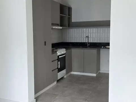 Casa en Alquiler con 2 cocheras