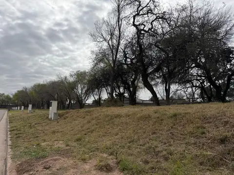 Terreno en Venta 24  mts Fondo