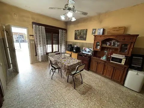 Casa 4 ambientes con 1 baño