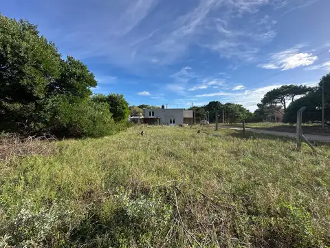 LOTE  de 500 metros en Nueva Atlantis a 2 cuadras de la playa con escritura