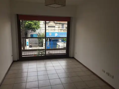 DPTO 2 AMB. AL FRENTE con patio